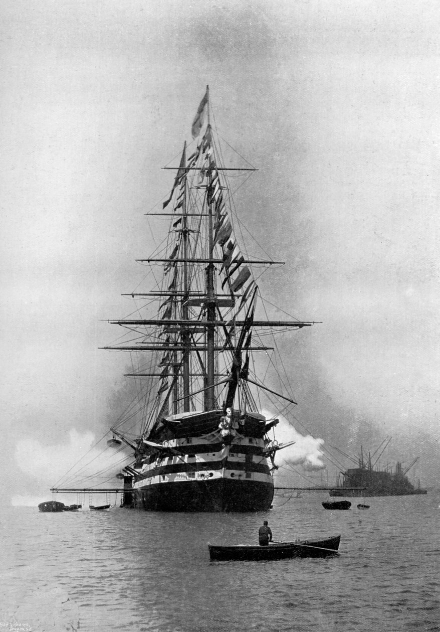 HMS Duke of Wellington střílející Royal Salute jako vlajková loď v Portsmouth, Hampshire, 1896. od Symonds and Co