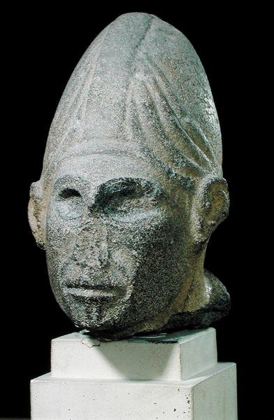 Hlava syrského boha, z Jabbil, severní Sýrie, cca 1700-1600 př.nl (čedič) (viz také 231225) od Syrian Syrian