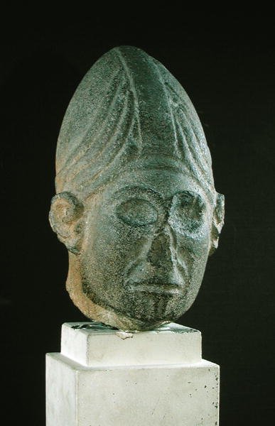 Hlava syrského boha, z Jabbil, severní Sýrie, cca 1700-1600 př.nl (čedič) (viz také 223210) od Syrian Syrian