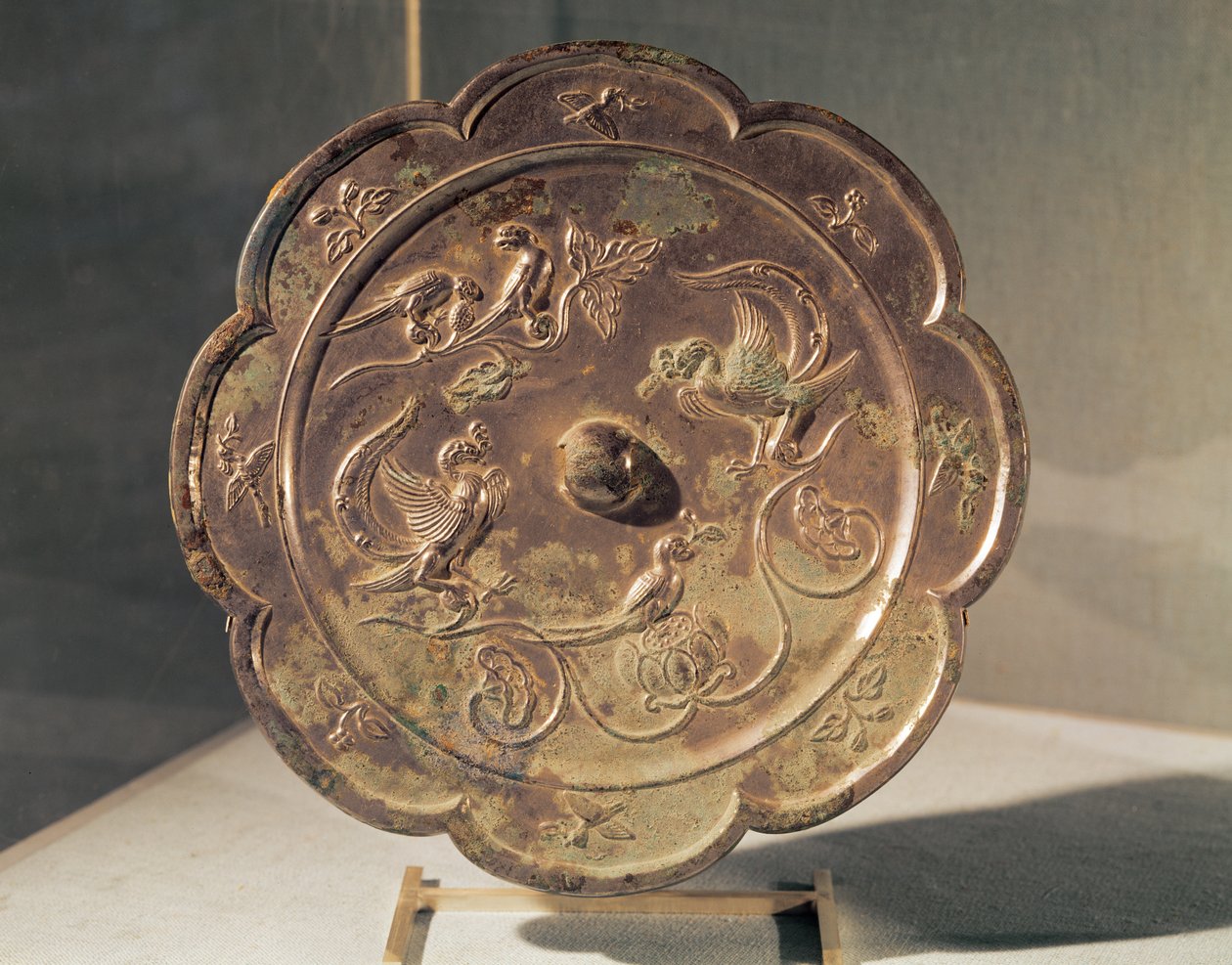 Zrcadlo, zdobené dvěma Fenghuangy (bronz) od Tang Dynasty Chinese School