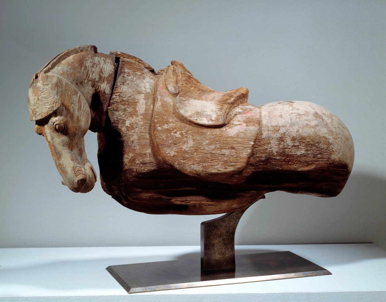 Čínské umění: Dřevěný kůň. Plastika z období Tang (618 až 907). Paříž, Musee Cernuschi. od Tang Dynasty Chinese School