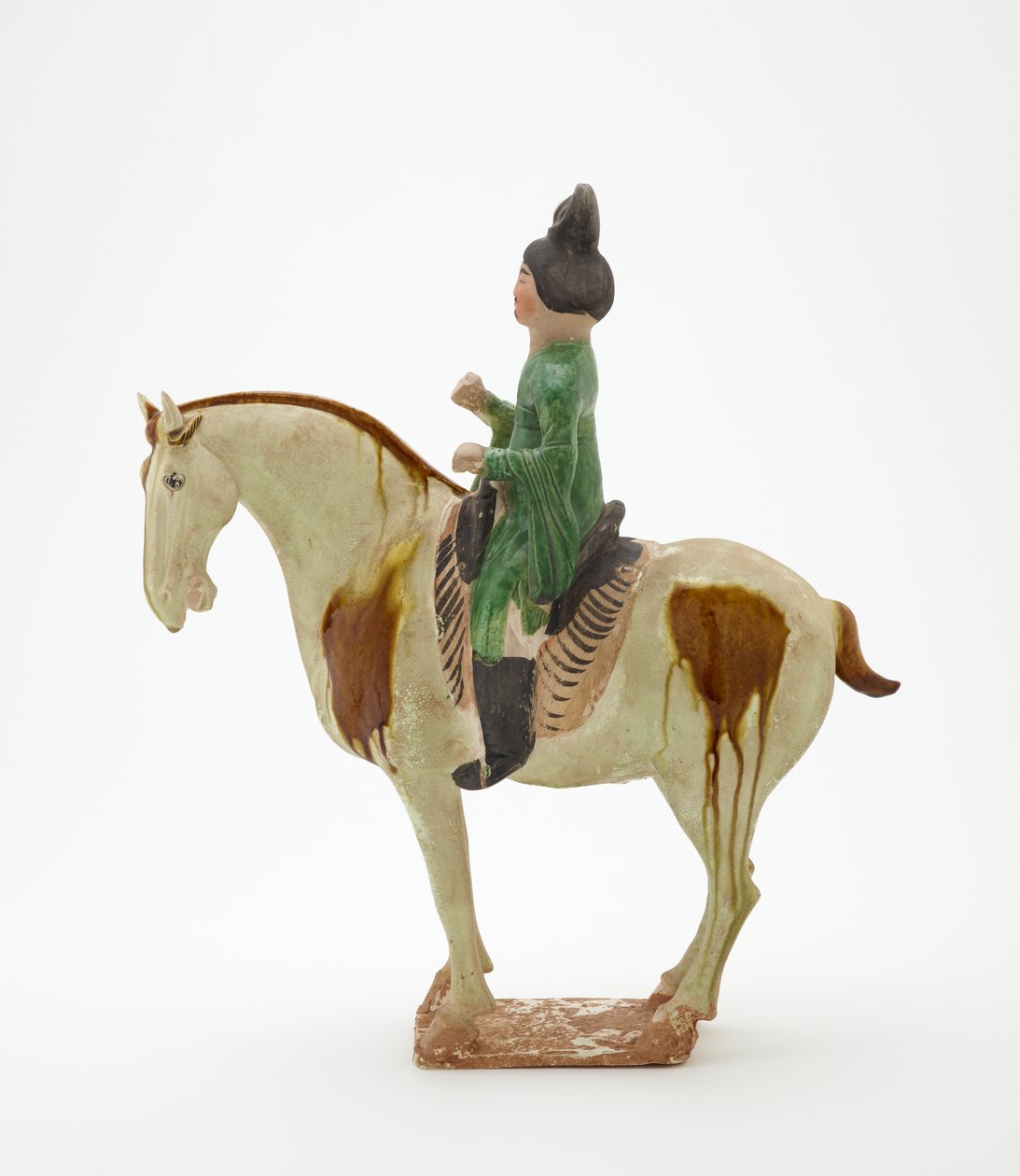 Muž na koni, dynastie Tchang, cca 700-750 (keramika s olovnatokřemičitými glazurami a malovanými detaily) od Tang Dynasty Chinese School