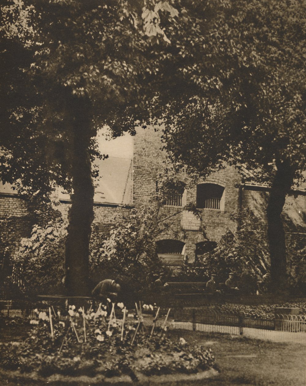 Místo věznice Marshalsea z hřbitova St. Georges, Southwark, c1935. od Taylor