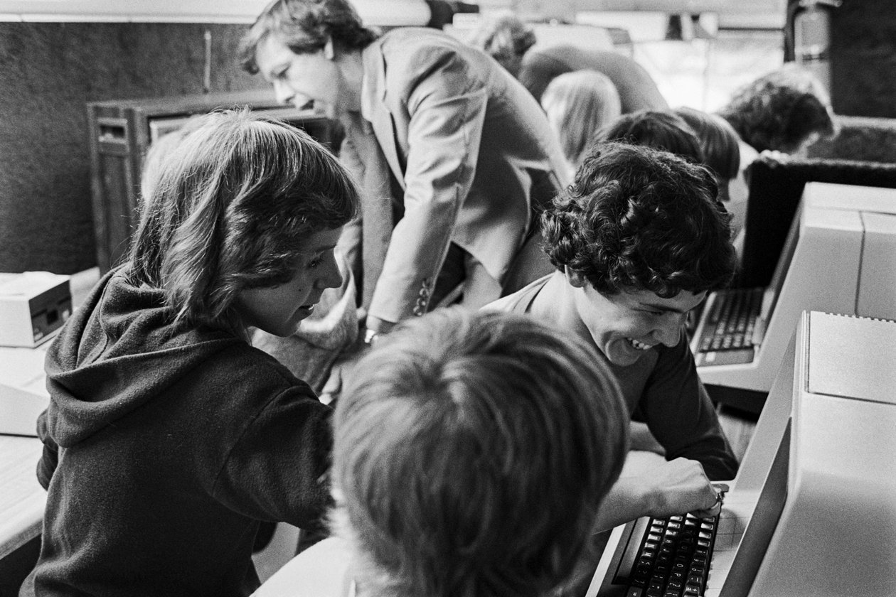 Vzdělávací programy financované Úřadem pro hodnocení technologií, federální agenturou, na... od Ted Spiegel