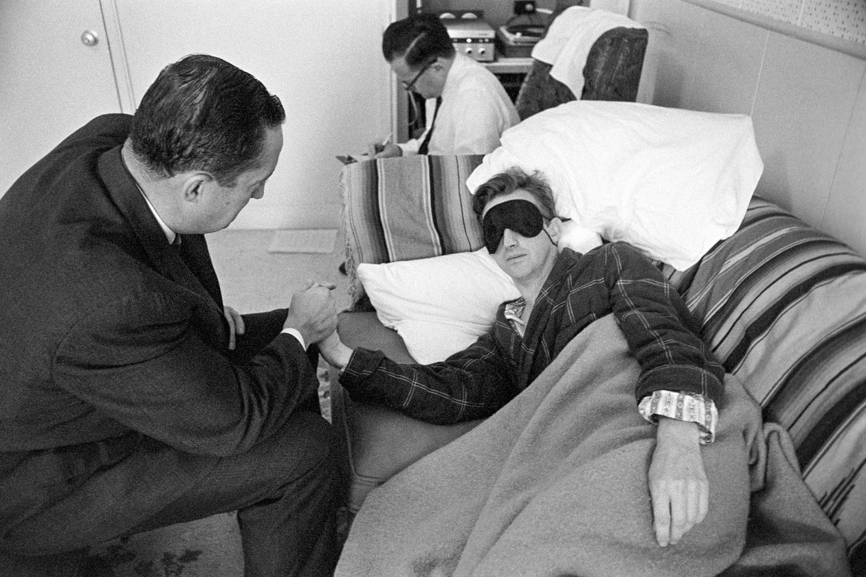 Pacient s duševním onemocněním podstupuje psychofarmakologickou léčbu a experimentování od Ted Spiegel