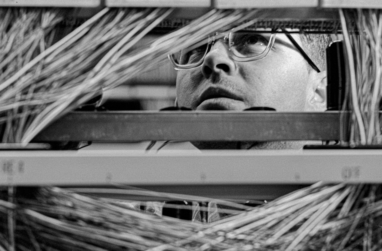 Údržba telefonních zařízení ve společnosti PacTel aka Pacific Telephone v Bellinghamu, ... od Ted Spiegel