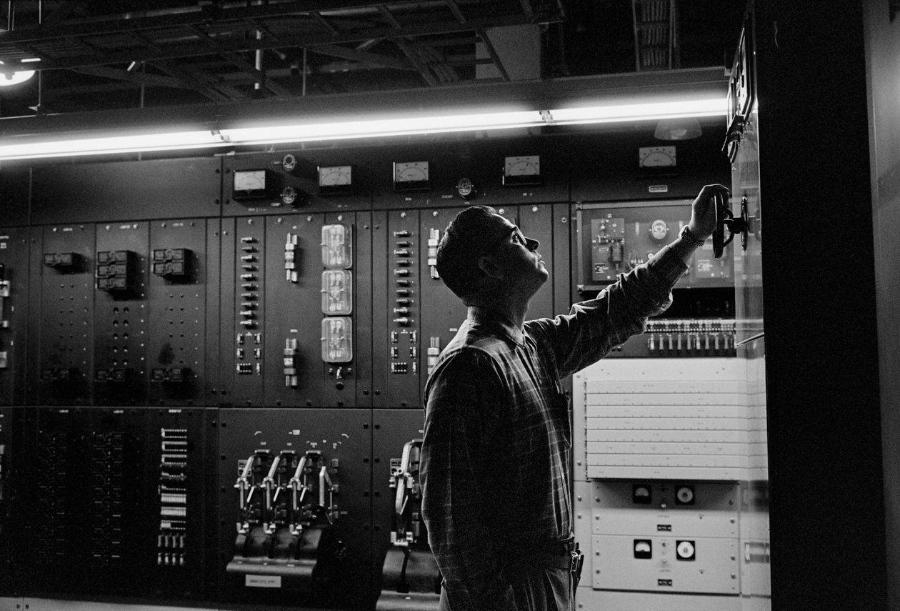 Údržba telefonních zařízení ve společnosti PacTel aka Pacific Telephone v Bellinghamu, ... od Ted Spiegel