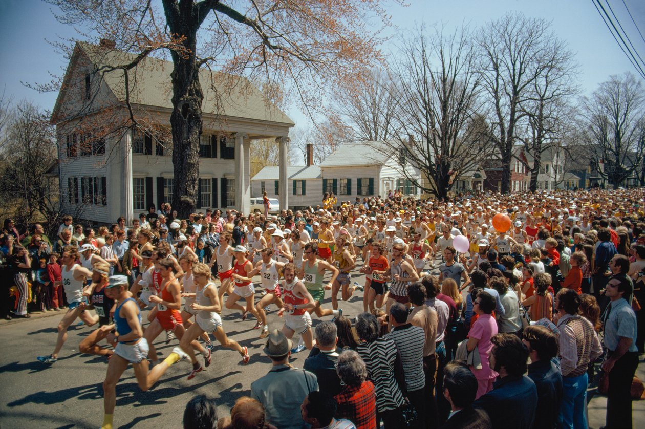 Zde začíná 77. ročník bostonského maratonu. od Ted Spiegel