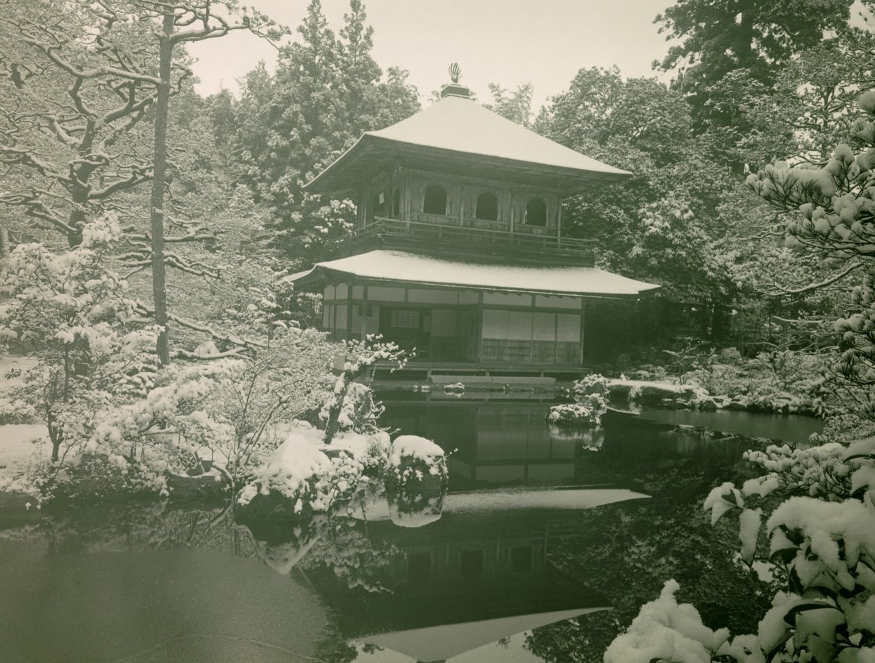 Pohled na Ginkaku-dži pod sněhem v Kjótu, asi 1900 - 1915 (fotografie) od Teijiro Takagi
