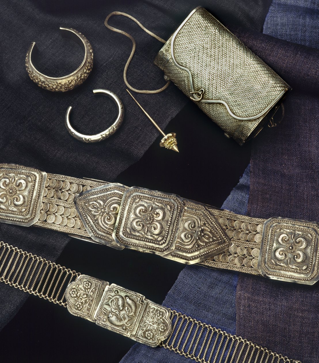 Šperky, kabelky a opasky, Thajsko (stříbro) od Thai School