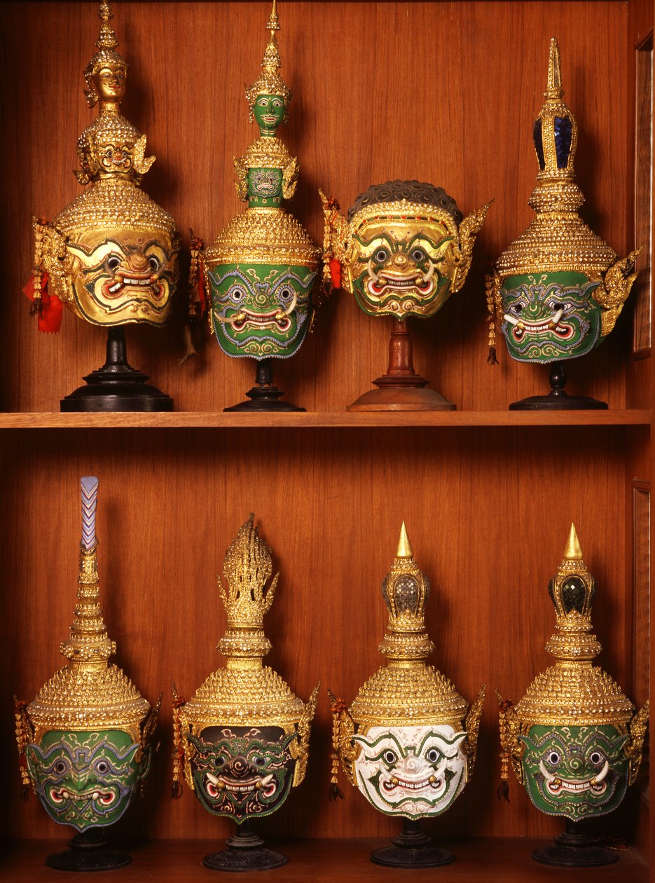 Masky pro divadlo Khon (keramické a kovové) od Thai School