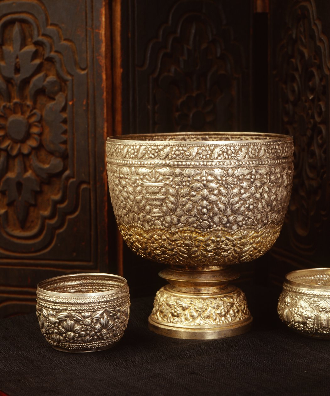 Repousse misky (stříbro) od Thai School