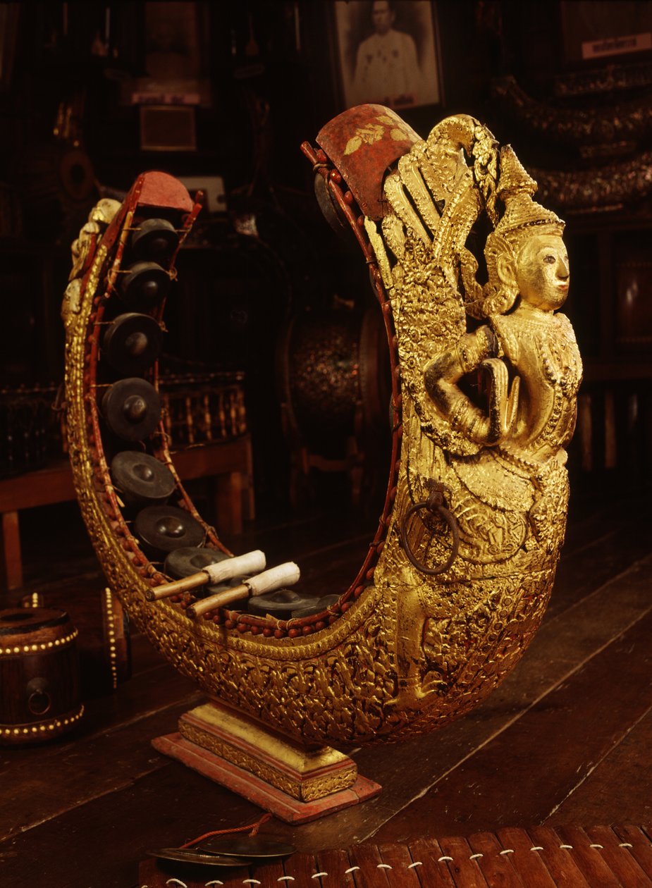 Bohatě zdobený Khong Mon (dřevo a kov) od Thai School