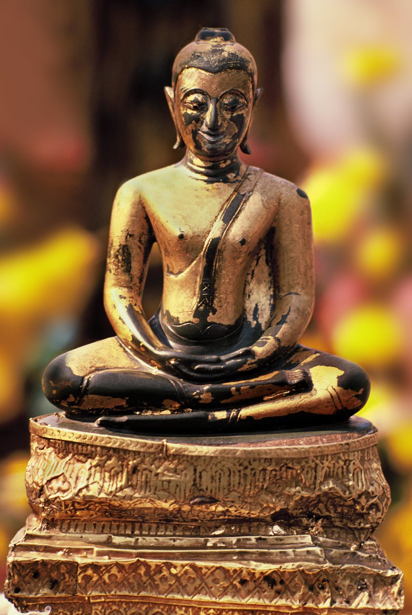 Buddha jménem Phra keo Don Tao od Thai School