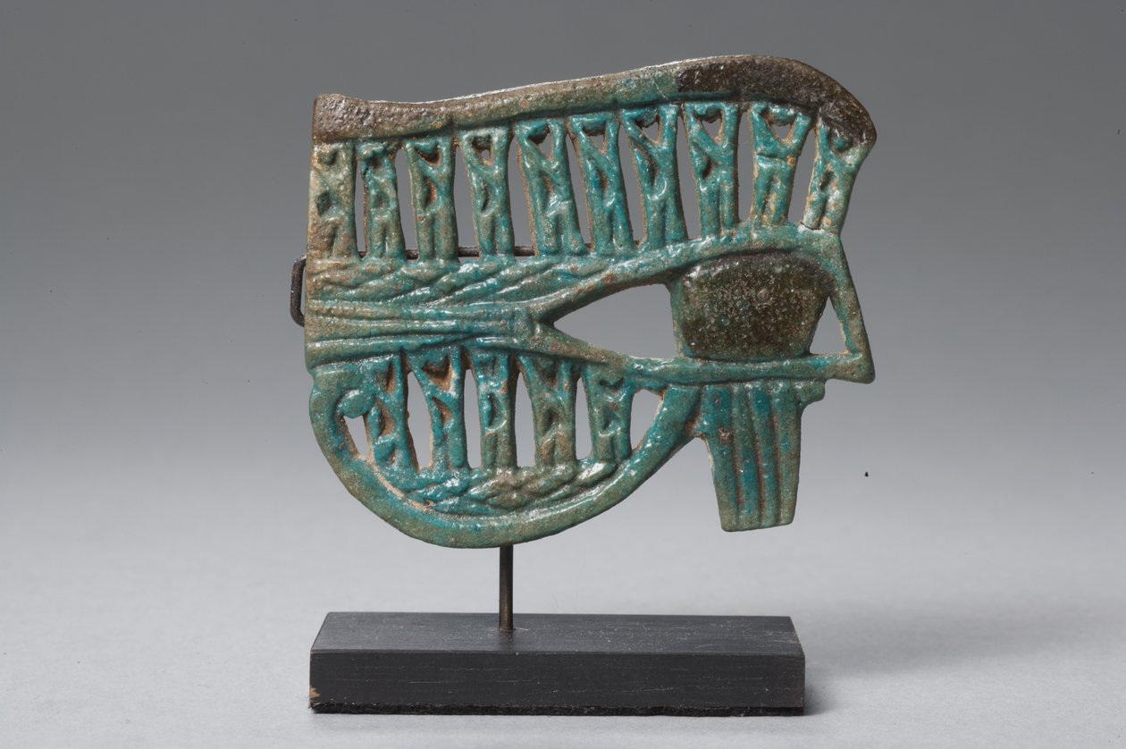 Wedjat oční amulet s postavami boha Nehebkau (fajáns) od Third Intermediate Period Egyptian