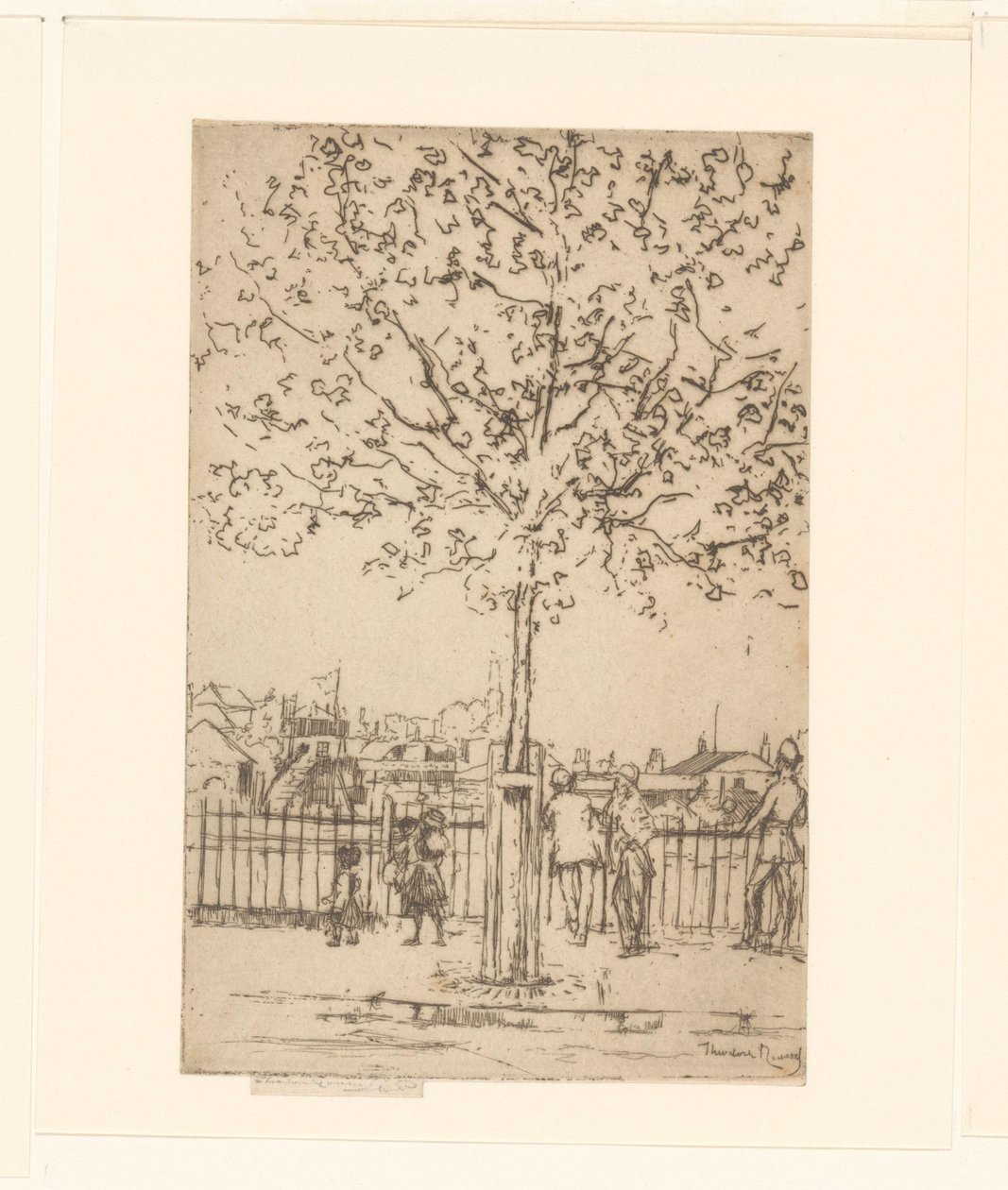 Šest postav u plotu podél řeky, v popředí strom Chelsea Embankment, červen, 17:00, 1889 od Théodore Roussel (signed by artist)