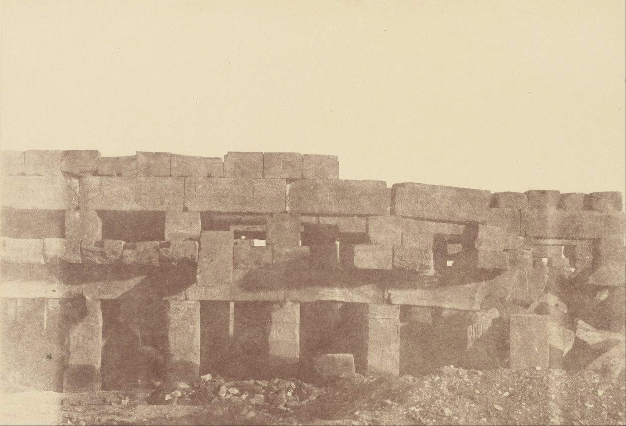 (Pohled zblízka na krytý chodník Tothmese III., Karnak) od Théodule Devéria