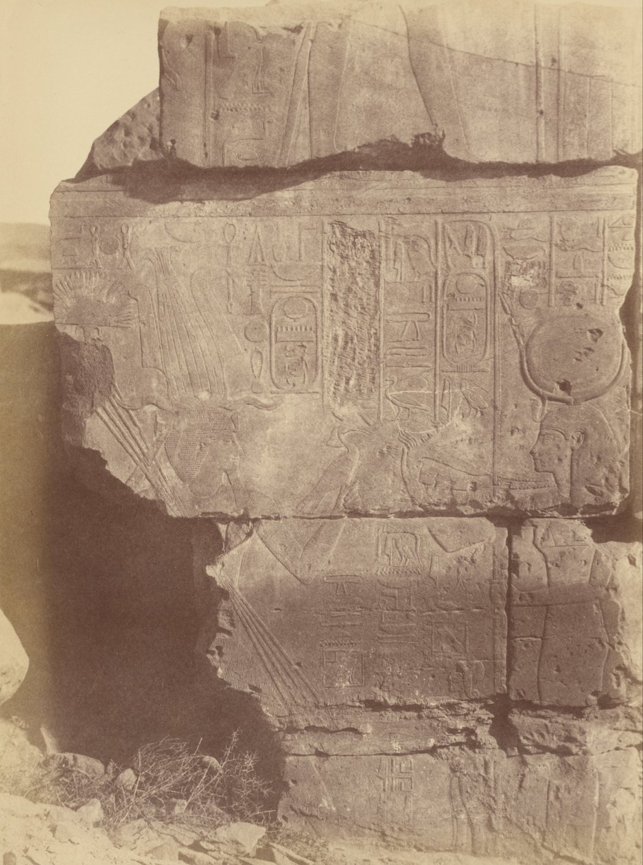 Detailní pohled na hieroglyfické nápisy a sochy, Karnak od Théodule Devéria