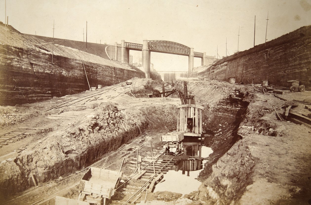 Latchfordský viadukt, ukazující zámky v dálce (sépiová fotografie) od Thomas Birtles