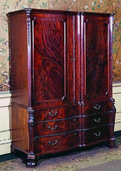 Vyřezávaná skříň, 1766 (mahagon) od Thomas Chippendale