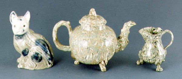 Konvička a džbánek na smetanu, cca 1745-50 (achátové zboží) od Thomas Whieldon