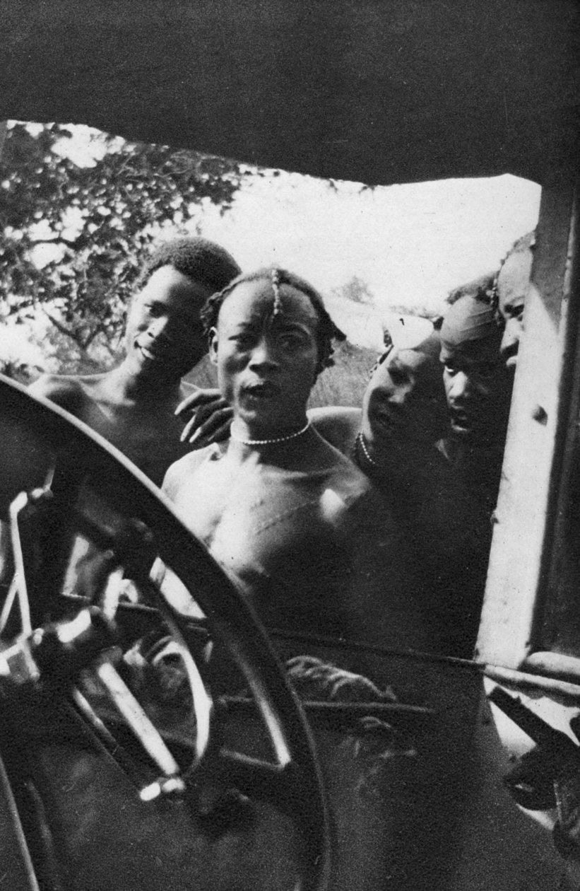 Domorodí muži poprvé viděli bílou ženu, Mongalla do Terrakekka, Súdán, 1925 1927 od Thomas A. Glover