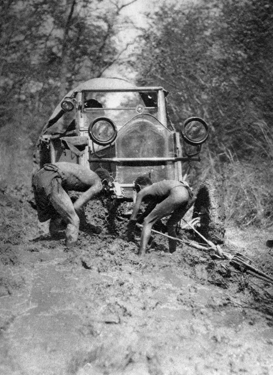 Uvízl v bahně, Bulawayo do Dett, Jižní Rhodesie, c1924-c1925 1927 od Thomas A. Glover