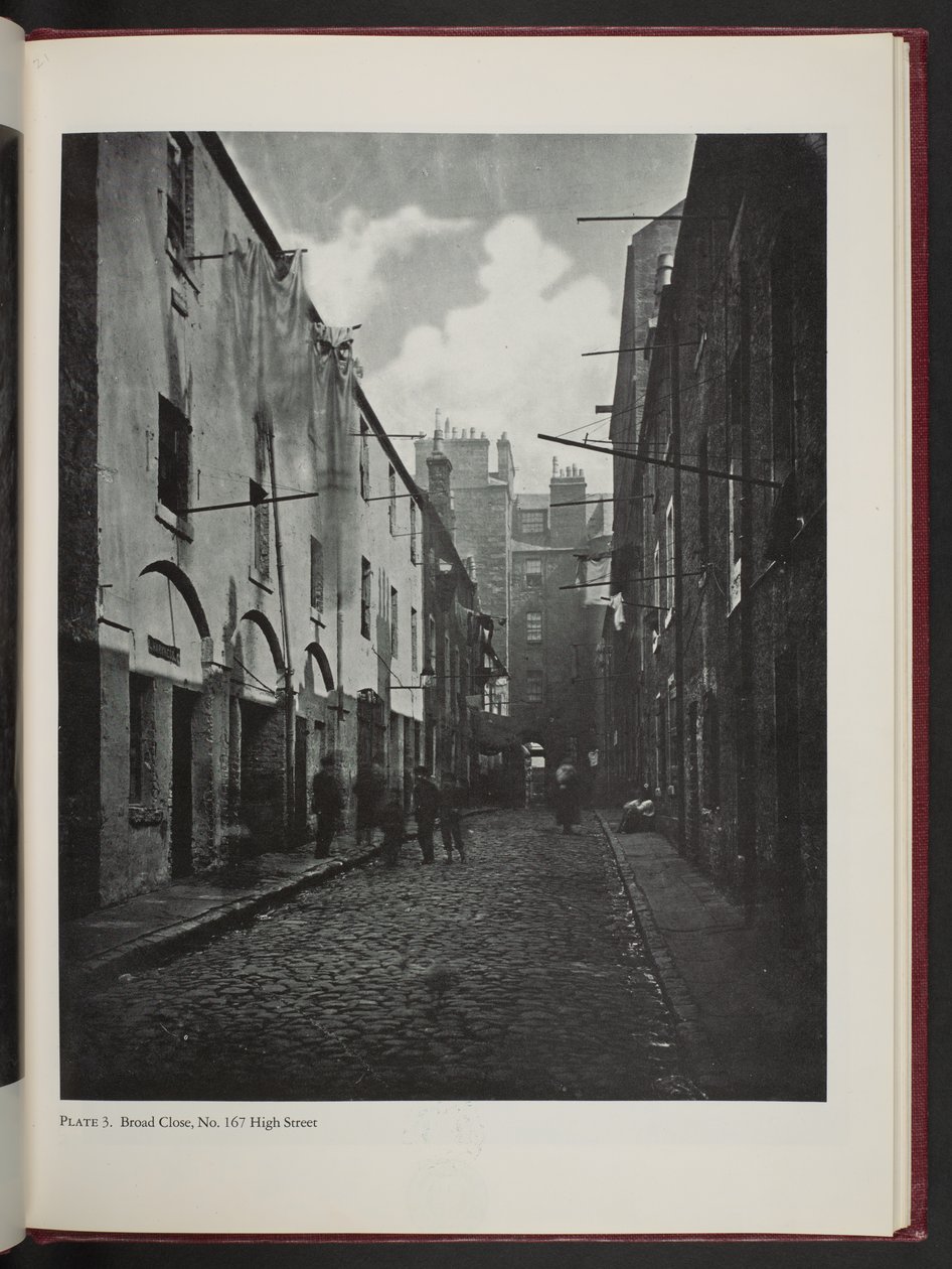 Broad Close, č. 167 High Street, ze starých ulic a zákoutí Glasgow od Thomas Annan