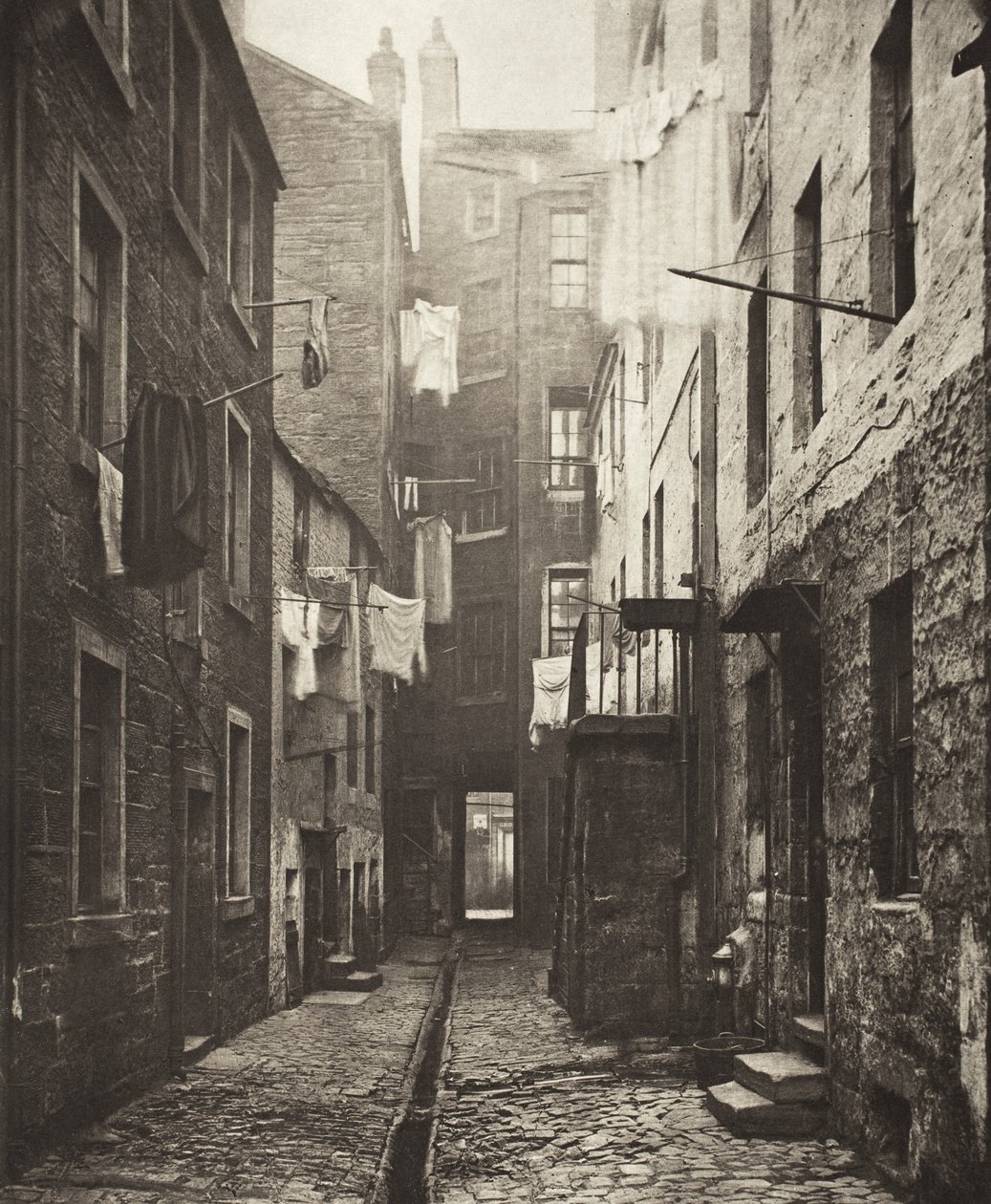 V blízkosti č. 75 High Street (č. 12) od Thomas Annan