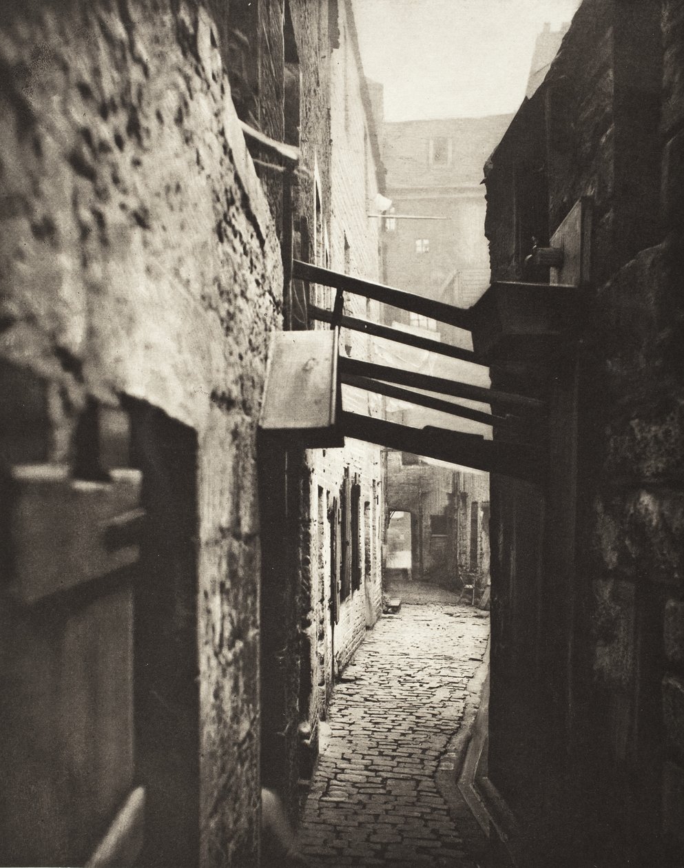 V blízkosti č. 83 High Street (č. 10) od Thomas Annan