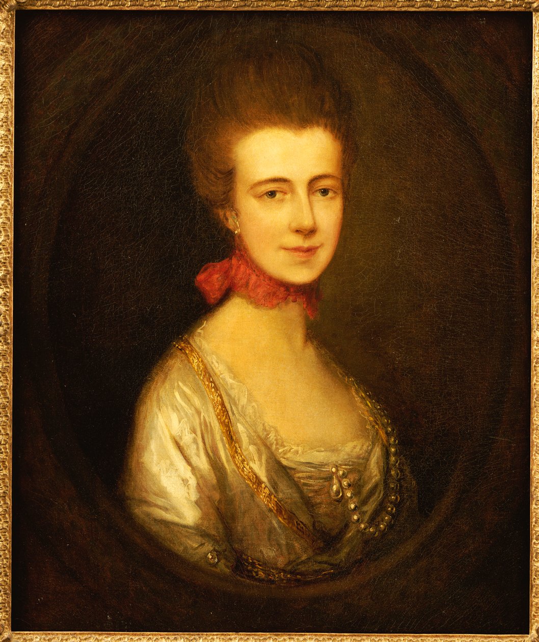 Portrét slečny Booneové v bílých šatech se zlatou výšivkou a perlovým řetízkem a červenou stuhou kolem krku od Thomas Gainsborough
