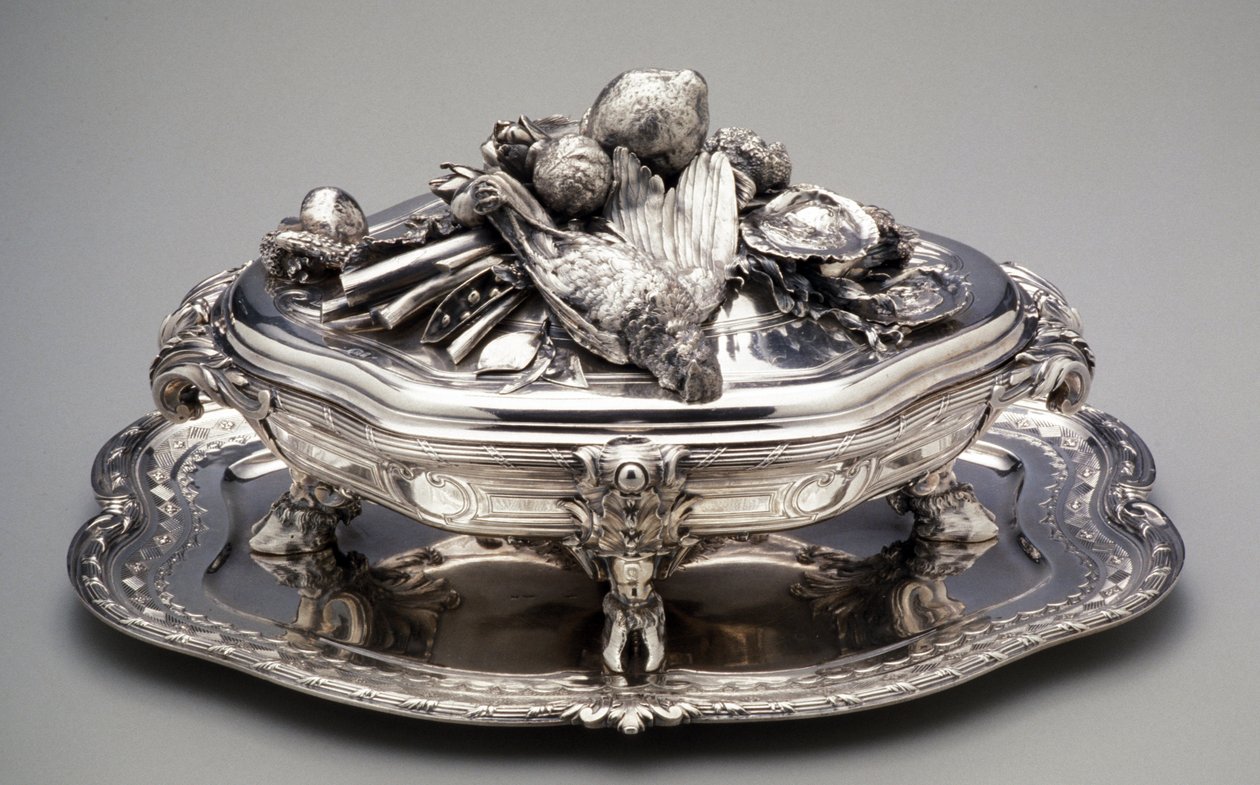 Tureen s víkem a stojanem od Thomas Germain