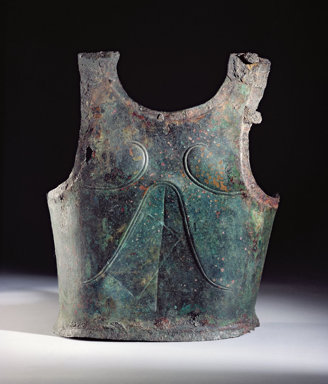 Náprsník z kyrysu, nalezený v hrobce Dalboki (bronz) od Thracian