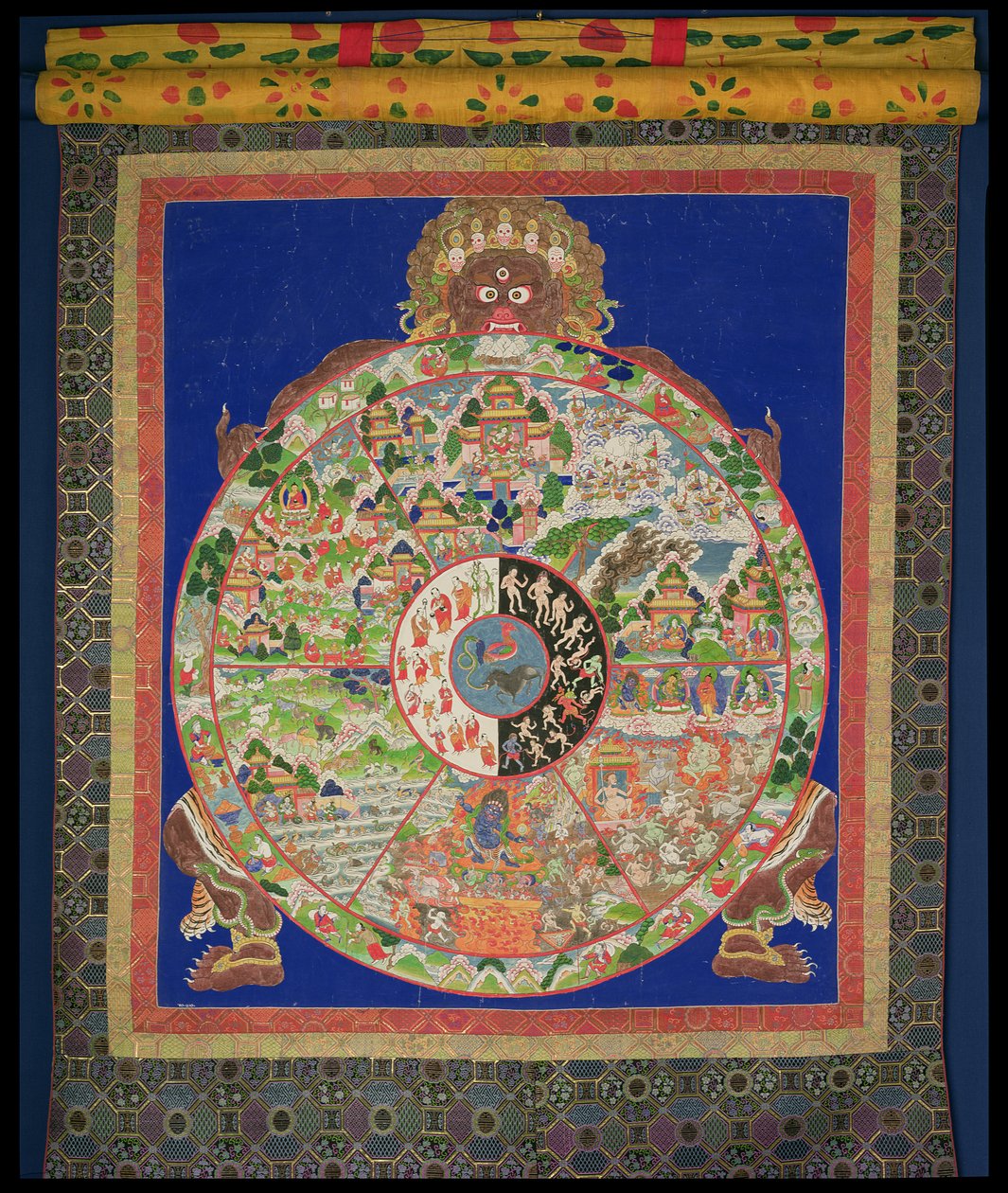 Dharmachakra Kolo života otáčí Yama, Pán smrti, se scénami symbolizujícími dvanáct článků, které způsobují nekontrolované znovuzrození kolem okraje, tibetština, 1780-1850 od Tibetan School