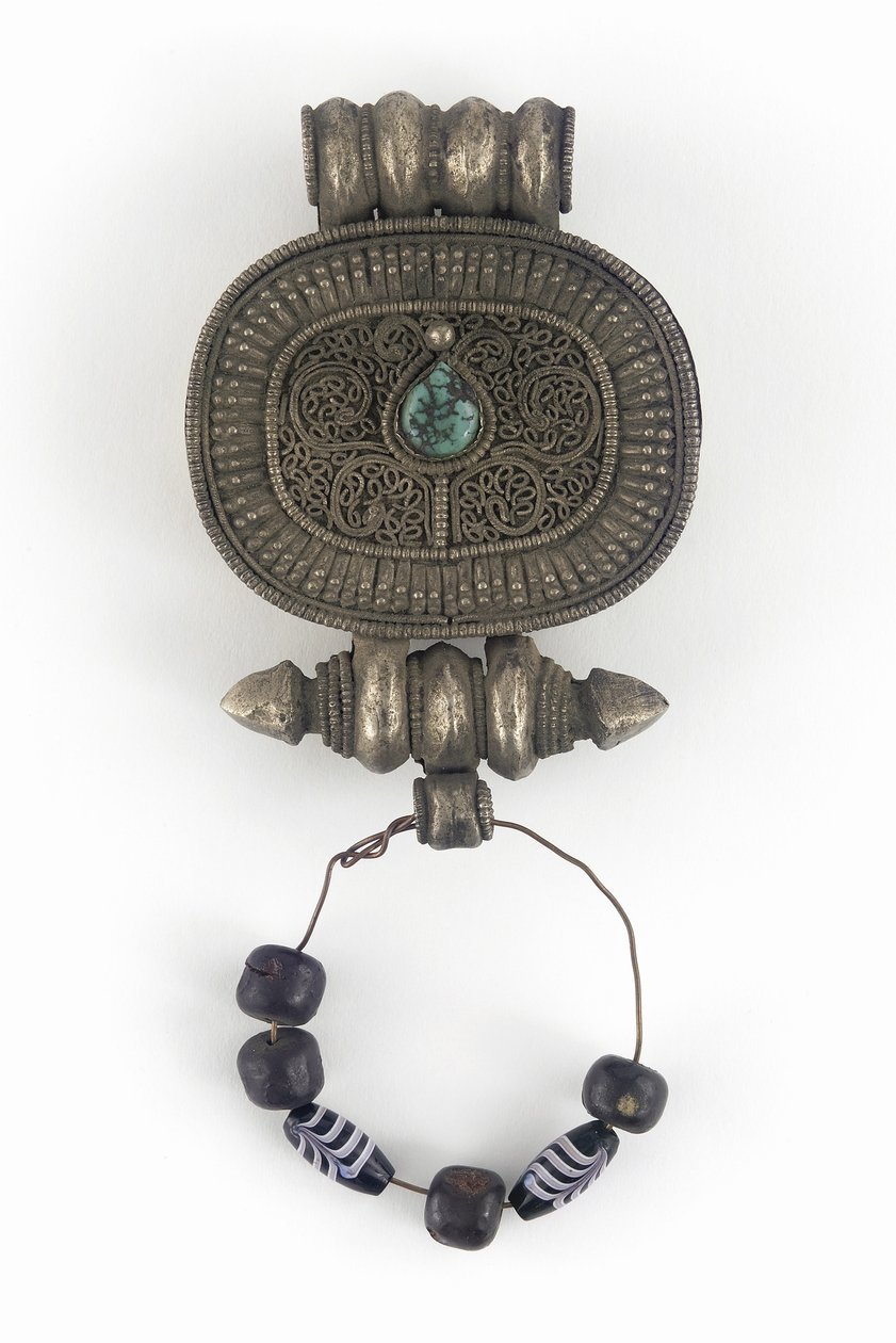 Pouzdro na amulet (Gau) (stříbro, skleněné korálky a tyrkys) od Tibetan School