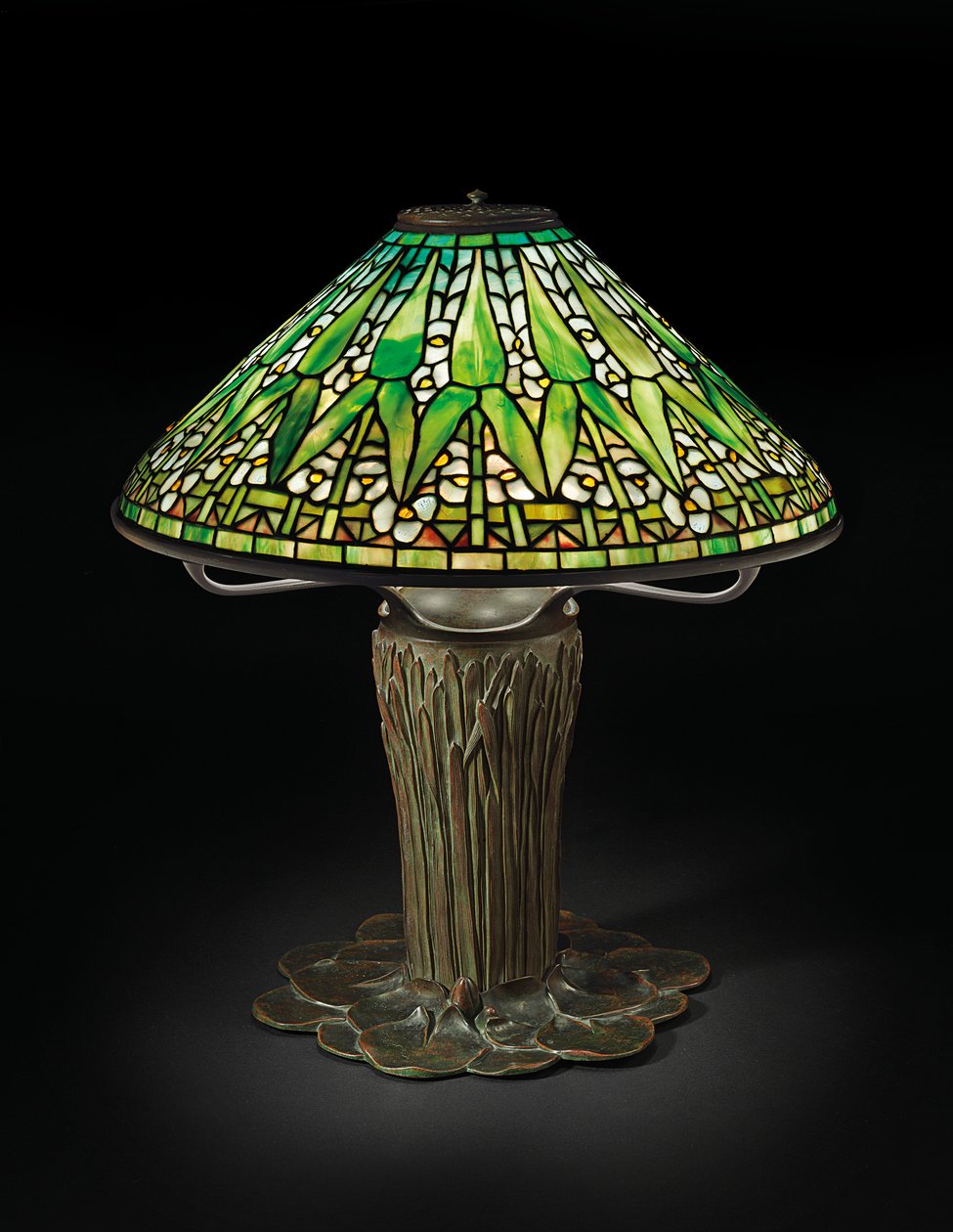 Stolní lampa Arrowhead, cca 1910 (olovnaté sklo a bronz) od Tiffany and Company