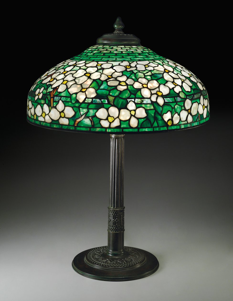 Stolní lampa Dogwood, cca 1910 (olovnaté sklo a bronz) od Tiffany and Company