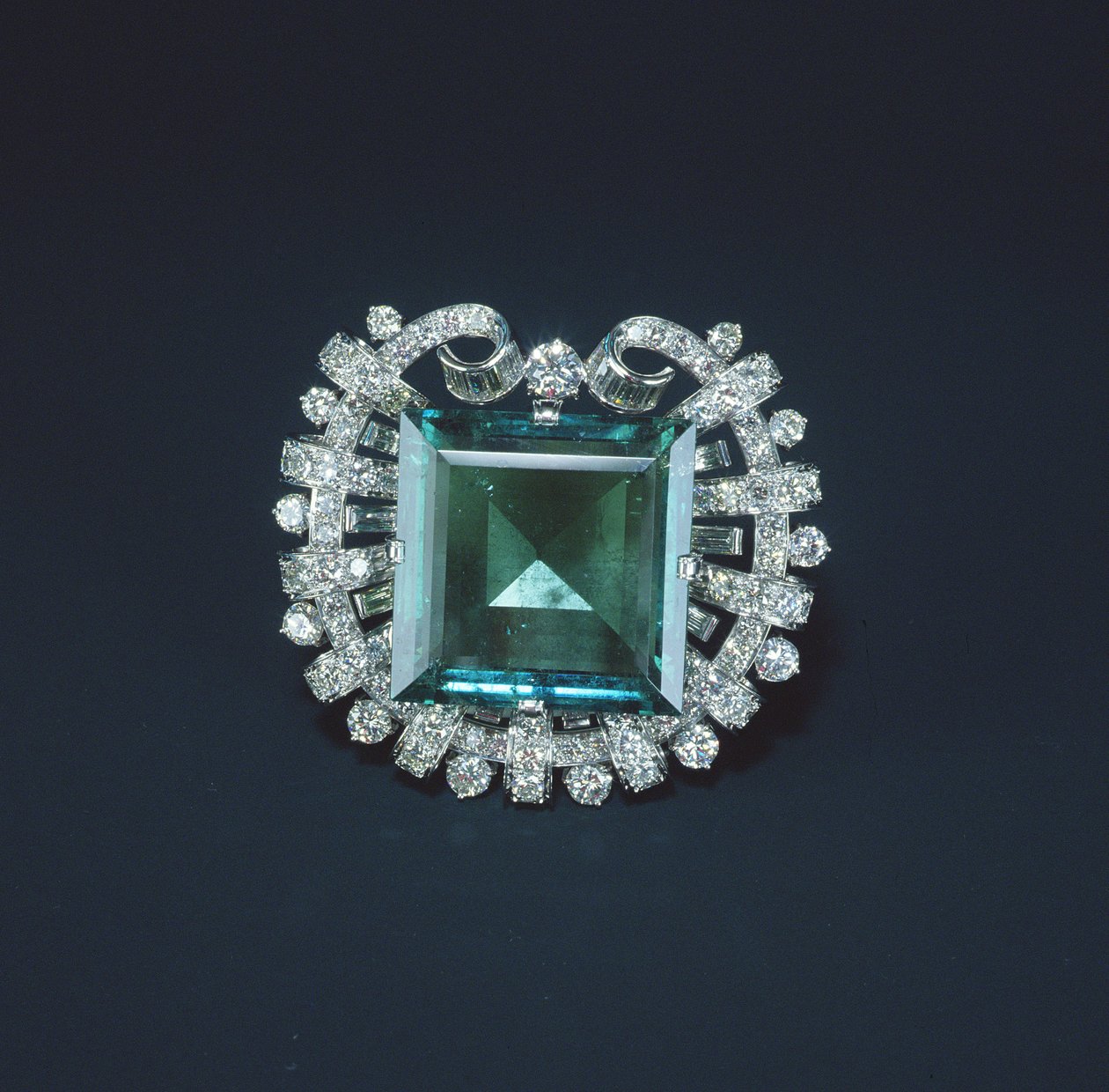 Hooker Emerald, 1950 (smaragd a diamanty zasazené v platině) od Tiffany und Company