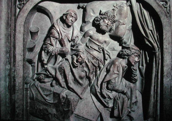 Hrob Jindřicha II. (973-1024) a jeho manželky Kunigundy, detail císaře operovaného sv. Benediktem od Tilman Riemenschneider