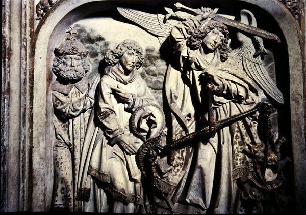 Hrob Jindřicha II. (973-1024) a jeho manželky Kunigundy, detail vážení srdce Jindřicha II. za přítomnosti sv. Vavřince od Tilman Riemenschneider