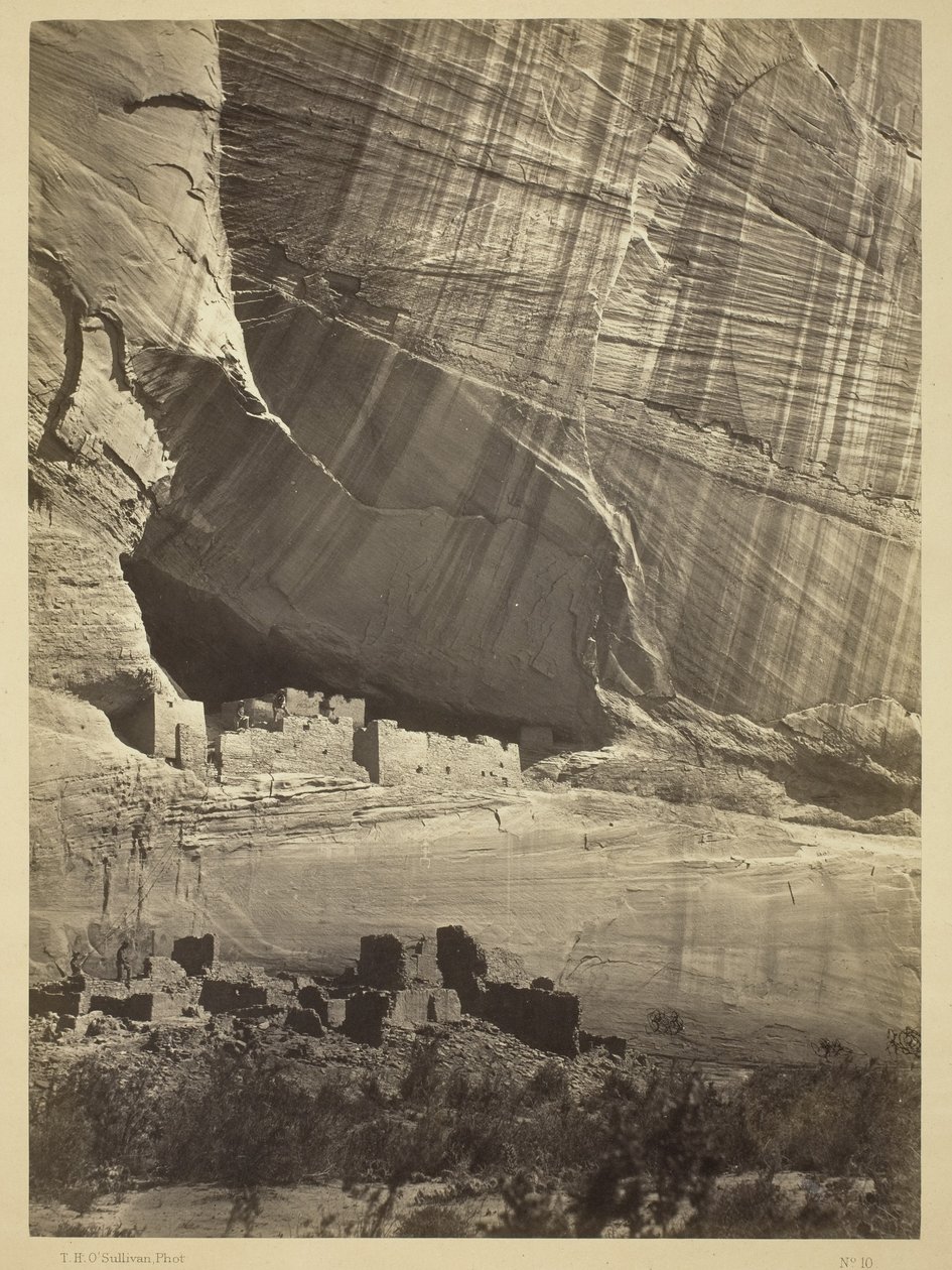 Starověké ruiny v Canyon de Chelly, N.M., ve výklenku 50 stop nad současným korytem Canyonu, 1873 od Timothy OSullivan