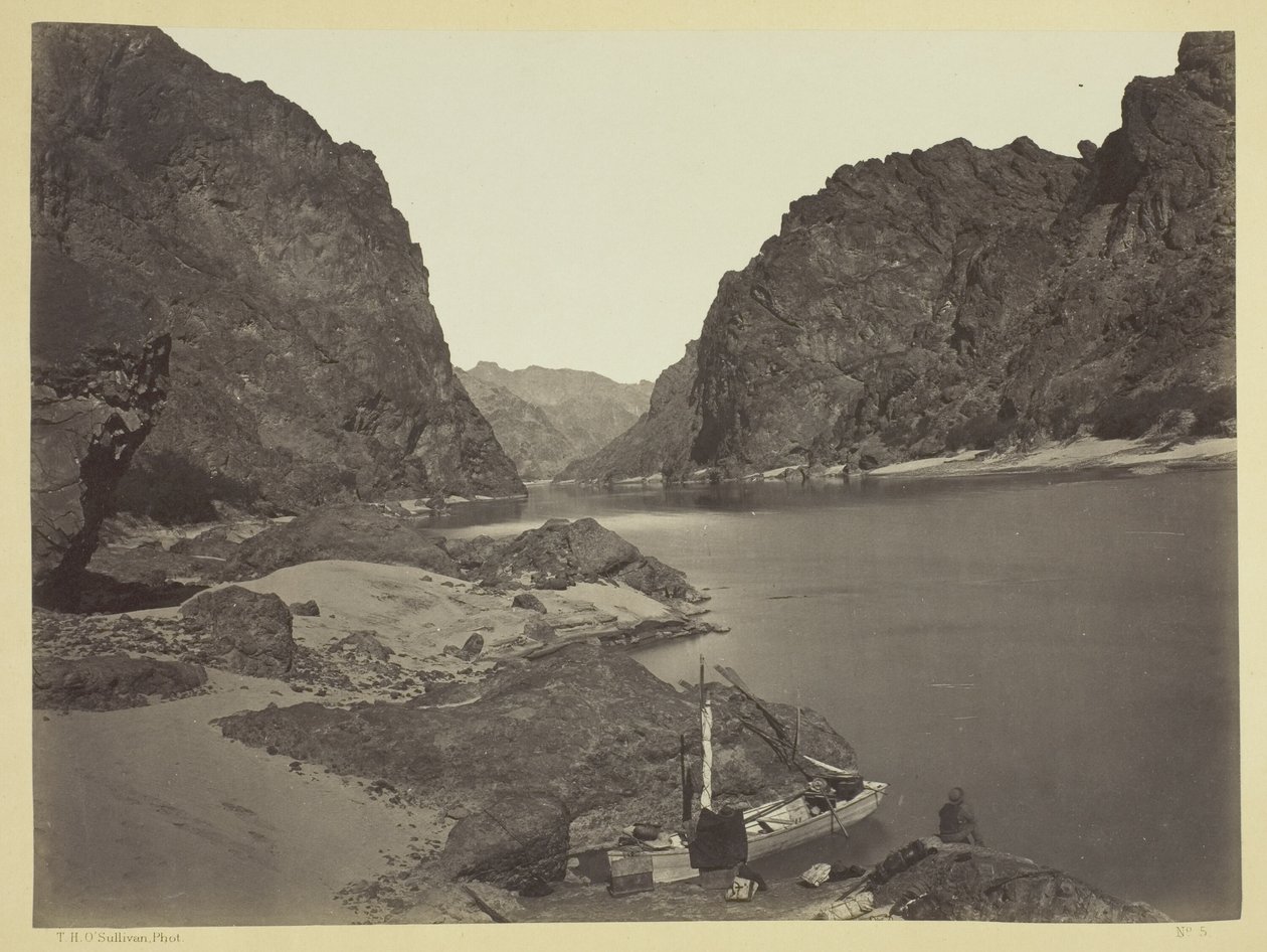 Black Cañon, řeka Colorado, pohled z tábora 7 nahoru od Timothy O