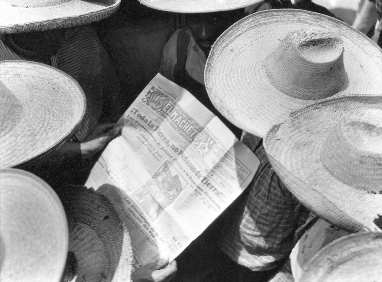 Rolníci čtoucí El Machete, Mexico City, 1929 od Tina Modotti