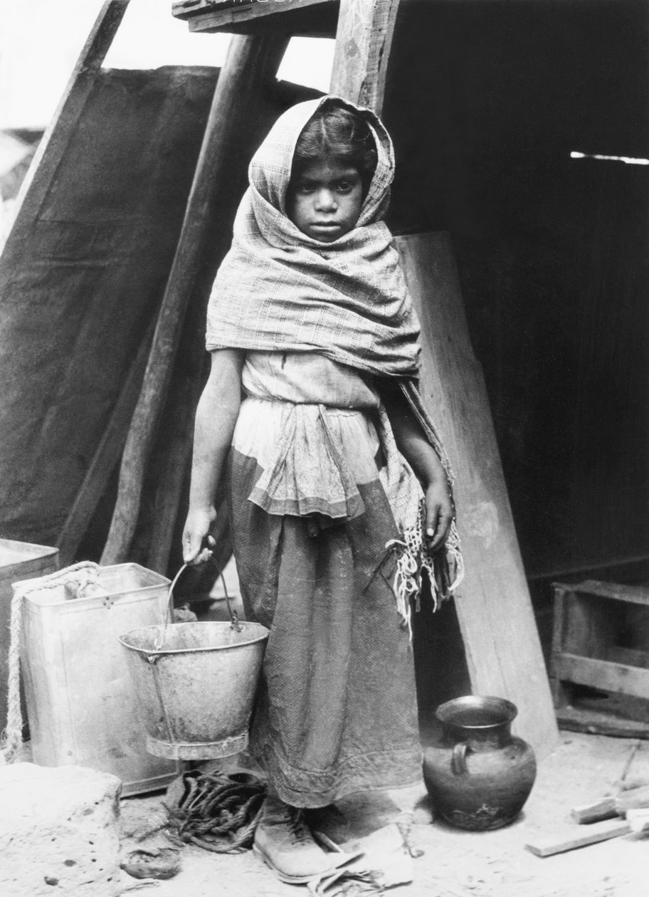 Dívka nesoucí vodu, Mexiko, 1927 od Tina Modotti