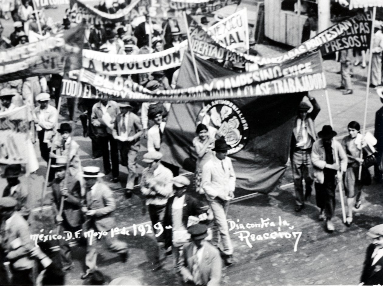 Pochod dělníků, Mexico City, May Day 1929 od Tina Modotti