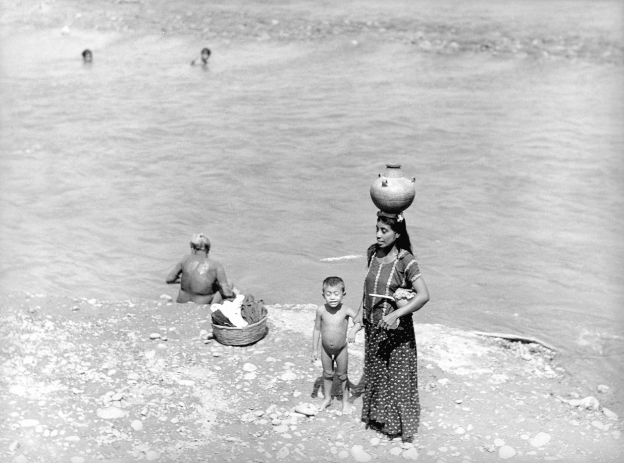 Mytí u řeky poblíž Tehuantepec, Mexiko, 1929 od Tina Modotti