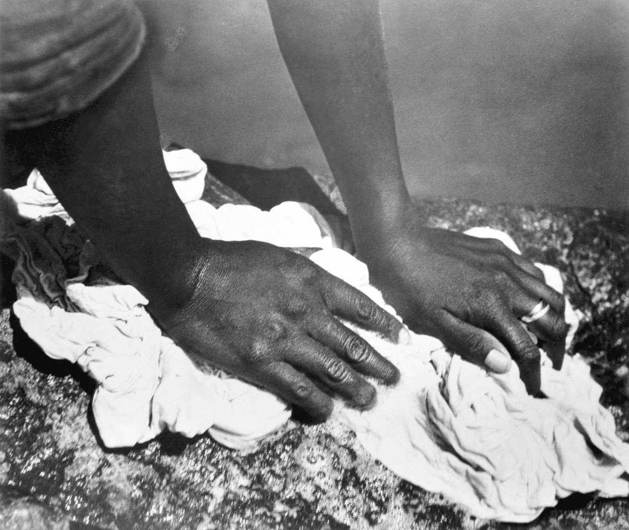 Ruce ženy, Mexiko, 1926 od Tina Modotti