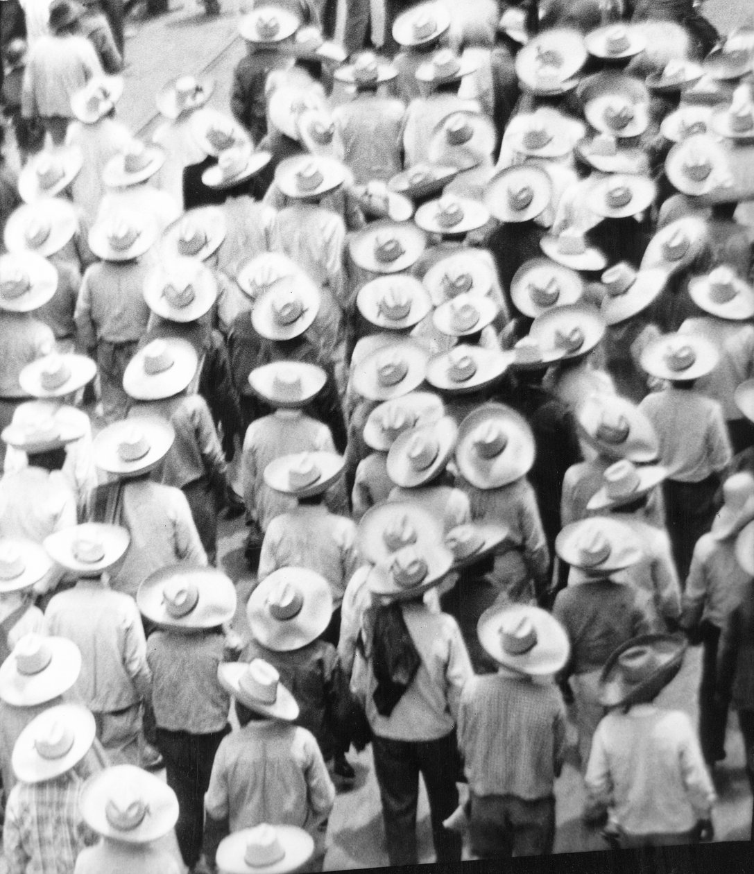 Pochod dělníků, Mexico City, 1926 od Tina Modotti