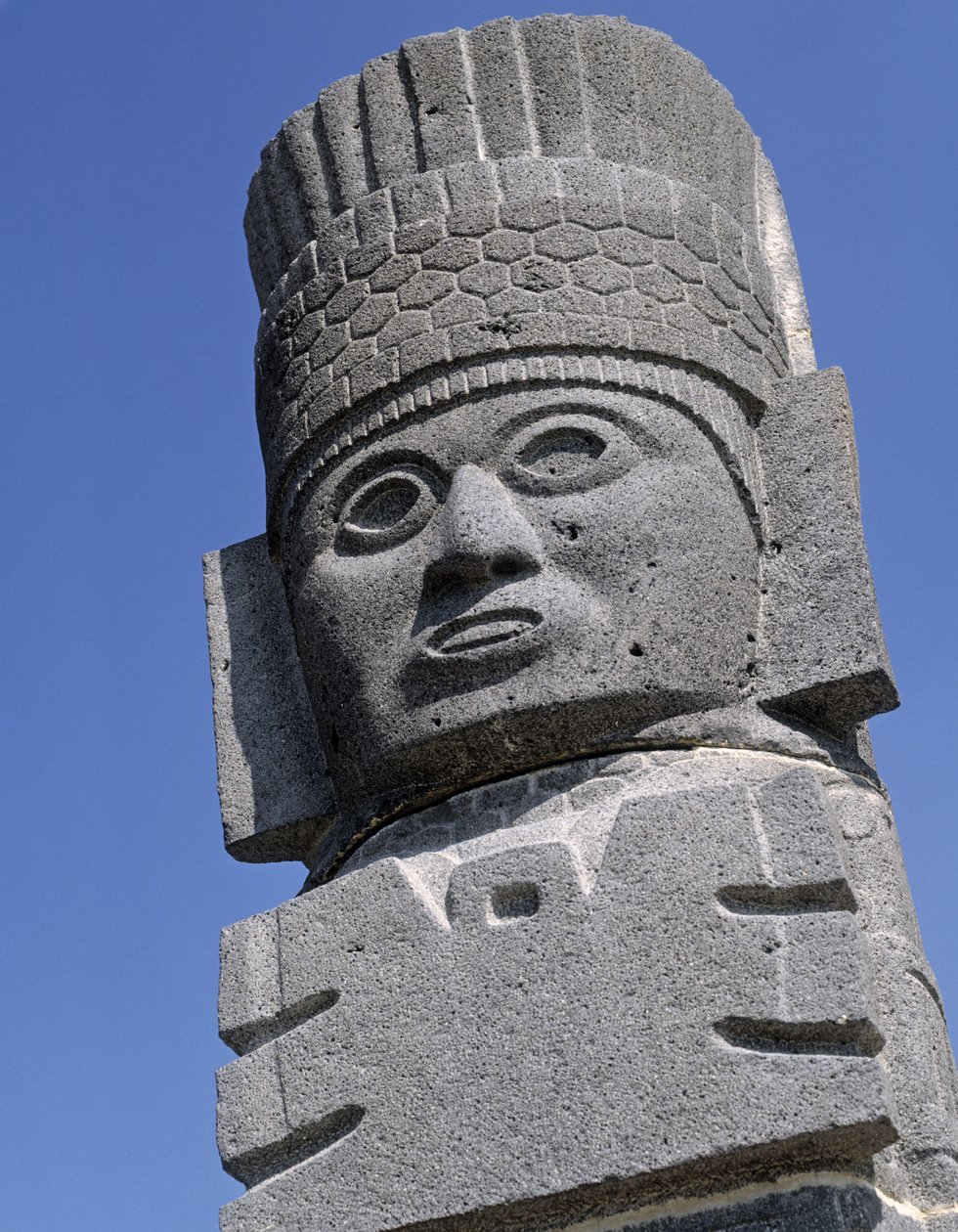 Detailní záběr na postavu „Atlante“ na pyramidě Tlahuizcalpantecuhtli od Toltec