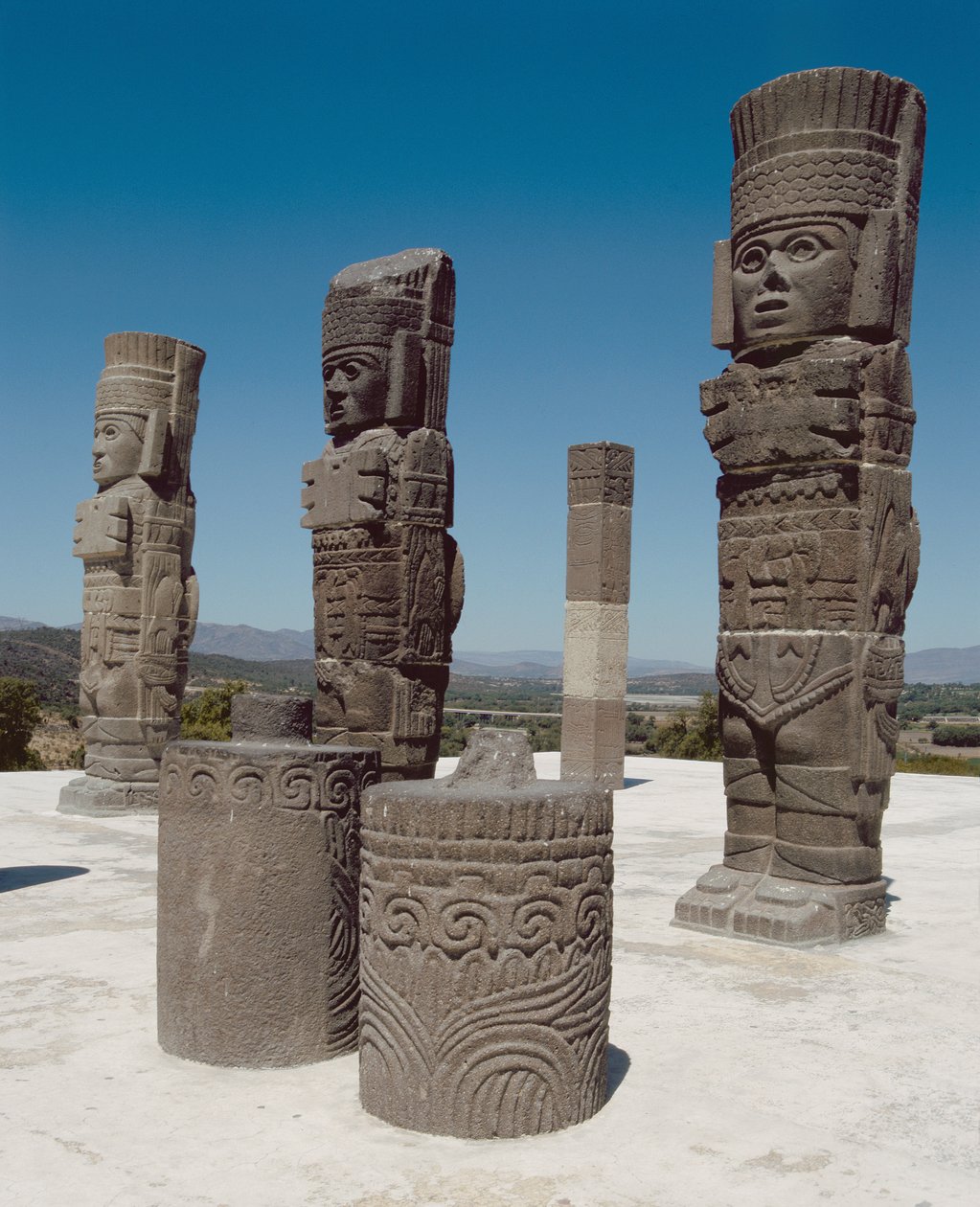 Atlantské sloupy na vrcholu pyramidy B, Pre-Columbian od Toltec